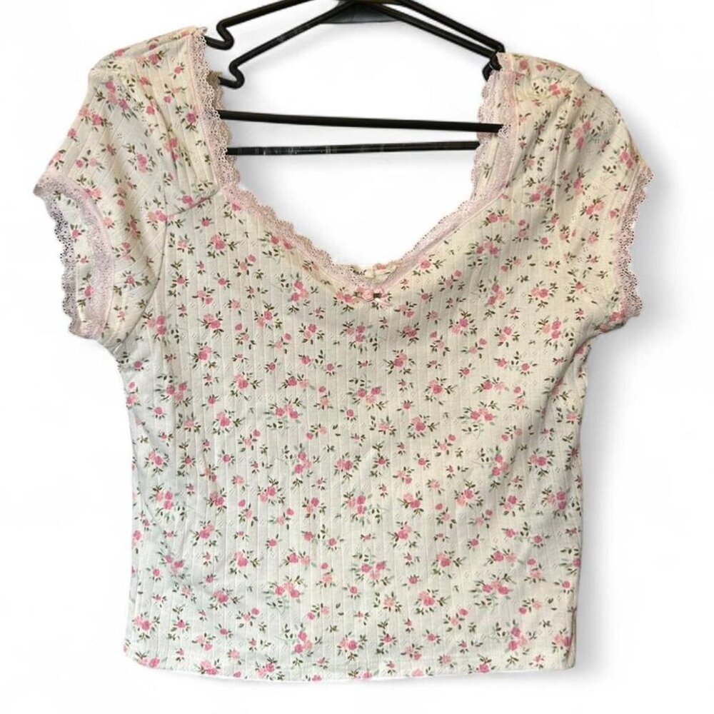 White Floral V-Neck Baby Tee with Pink Lace Trim | Soft Feminine Y2K Top